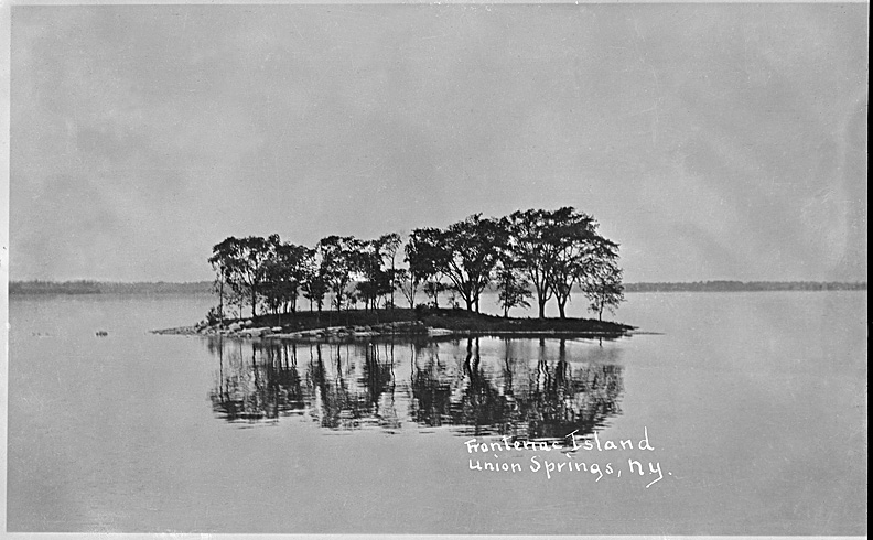 Frontenac_Island_B_W.jpg