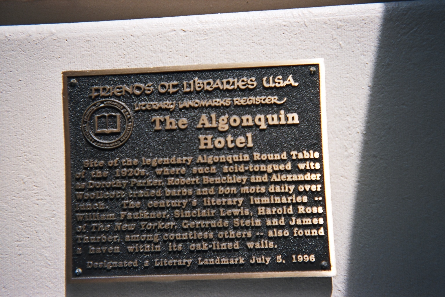 Algonquin_Hotel_Plaque.jpg