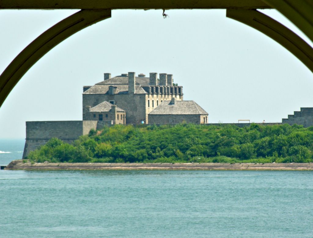 oldfortniagara2_Canada_Side.jpg