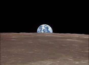 Earth_On_Moon_s_Horizon_001.jpg