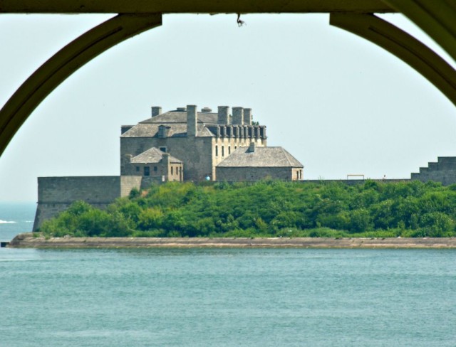 oldfortniagara2_Canada_Side.sized.jpg