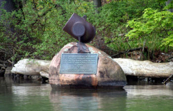 Gen_Clinton_s_Dam_Monument_001.jpg