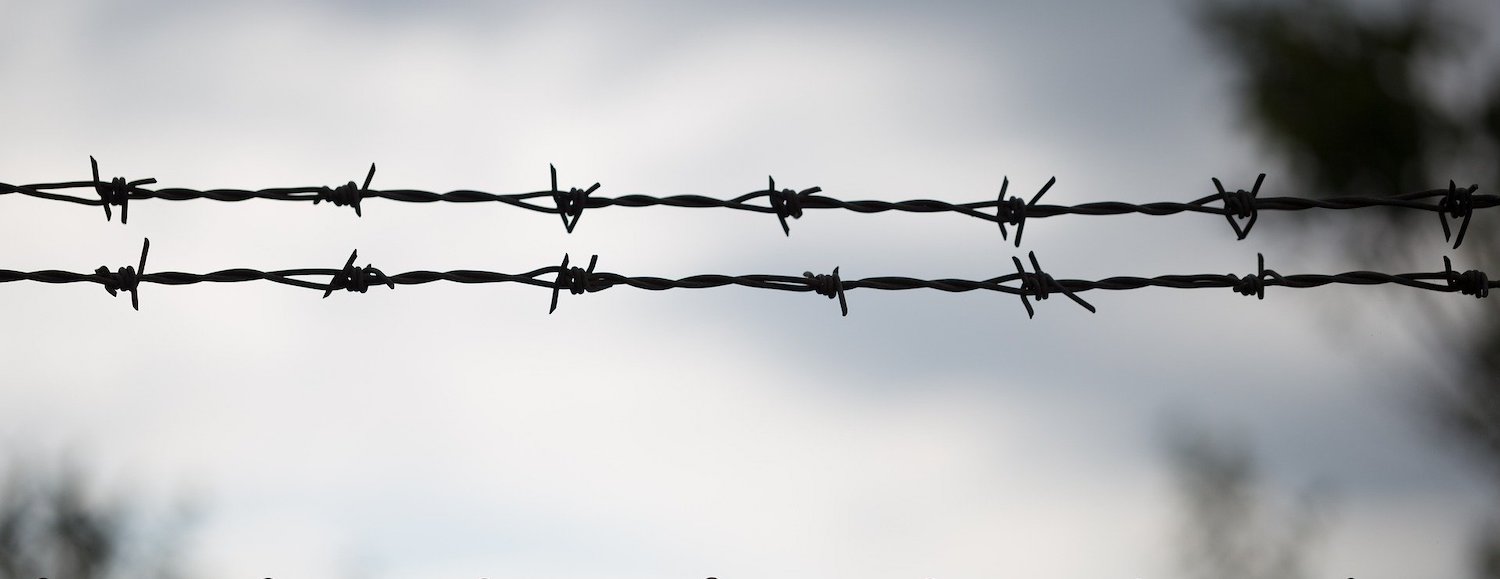 barbwire-1765900_1920.jpg